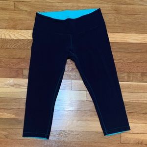 lululemon black/teal reversible crops